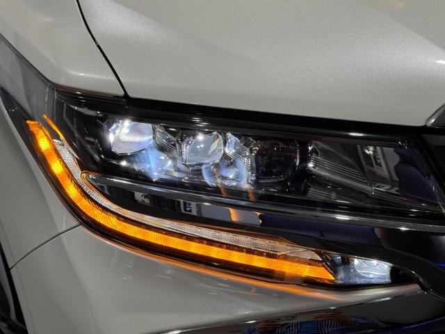 アルファード ２．５Ｓ　Ｃパッケージ　１２．１インチ後席モニター　デジタルミラー　ツインムーンルーフ　ＤＶＤデッキ　バックカメラ　ＥＴＣ　３眼ＬＥＤヘッドライト　シートヒーター　シートクーラー　ＡＣ１００Ｖコンセント　メモリーシート（12枚目）