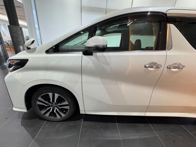 アルファード ２．５Ｓ　Ｃパッケージ　１２．１インチ後席モニター　デジタルミラー　ツインムーンルーフ　ＤＶＤデッキ　バックカメラ　ＥＴＣ　３眼ＬＥＤヘッドライト　シートヒーター　シートクーラー　ＡＣ１００Ｖコンセント　メモリーシート（22枚目）