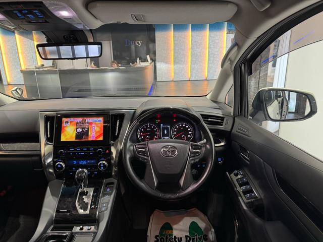 アルファード ２．５Ｓ　Ｃパッケージ　１２．１インチ後席モニター　デジタルミラー　ツインムーンルーフ　ＤＶＤデッキ　バックカメラ　ＥＴＣ　３眼ＬＥＤヘッドライト　シートヒーター　シートクーラー　ＡＣ１００Ｖコンセント　メモリーシート（70枚目）