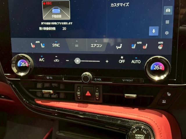 �X�C�b�`�ޓ��́A�t���ʂ̃^�b�`�p�l���ł̑���ɂȂ邱�ƂŁA�{�^�������炵�A�X�}�[�g�Ɏg���₷���d�l�ɂȂ�܂����B�^�]�ȁA����Ȃ̃G�A�R�����x�ݒ�A�V�[�g�q�[�^�[�A�V�[�g�x���`���[�V�����̑������������