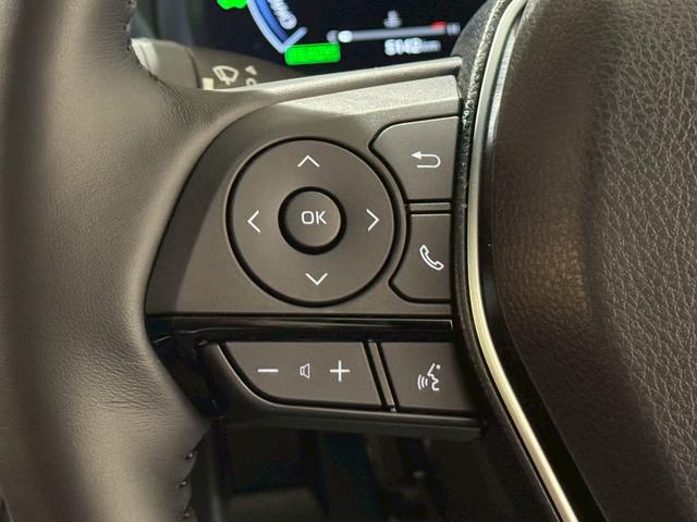 �X�e�A�����O���X�C�b�`�@�{�����[���؂�ւ��A���[�h�ؑցA�d�b�̒��M�����{�^���B�����R���g���[���{�^���Ɨl�X�Ȏ������肾���ŃR���g���[���ł��܂��B�n���h������������Ȃ��������S�^�]�ׂ̈ɂ͐�̏d�v�ł�