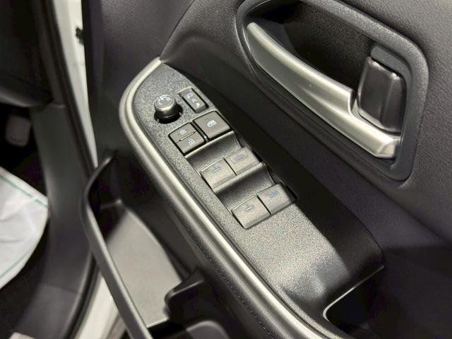 �y�p���[�E�B���h�E�z�^�]�ȃI�[�g�p���[�E�B���h�E�𑕔����Ă���܂��I��x�{�^�����������ނ����ŁA�S�J�܂ŊJ���\�ł��̂ŁA�Ƃ��Ă��֗��ȋ@�\�ł��I��Ԃ̓X�C�b�`�̕���������܂��̂Ŏ��F�����������܂�