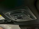 運転席中央のスイッチ類サンルーフの開閉や室内灯の調整などができます。とSOSコールもついております。ボタンを集約することで操作に集中できます。大型のルームランプが搭載されていますので華やかに演出☆