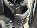 【ドリンクホルダー】ありがたいオプションですね♪運転席、助手席共にドリンクホルダーが搭載されておりますので、即納してすぐにドライブに出発できますね♪