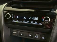 ���Ū�˸��䤹�����󥿡��ѥͥ�Υ����å��ࡢ�������٤ι⤤���������礭�����ꤷ�Ƥ��ꡢ��ž��˻����ΰ�ư�⾯�ʤ�����褦���߷פˤʤäƤ��ޤ�����ž�˽��椷�䤹���Ŀ��饤�Ȥ⿴�꤬ۤ�������ޤ��� 4