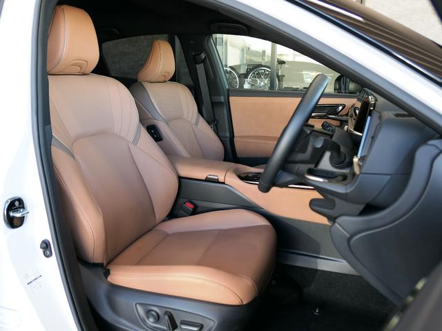 クラウンスポーツ Z 運転席・助手席ドリンクホルダー パノラミックビューモニター ブラインドスポットモニター デジタルミラー ハンズフリーパワーバックドア シートメモリー シートヒーター パワーシート 1500W電源 TV(42枚目)