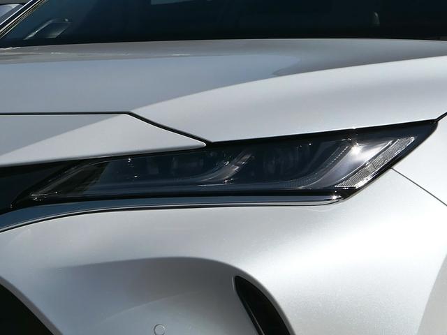 ハリアーハイブリッド Z レザーパッケージ・ナイトシェード 調光パノラマルーフ アクセサリーコンセント 1500W デジタルインナーミラー パノラミックビューモニター 置くだけ充電 ハンズフリーパワーバックドア シートヒーター シートエアコン JBL ETC(8枚目)