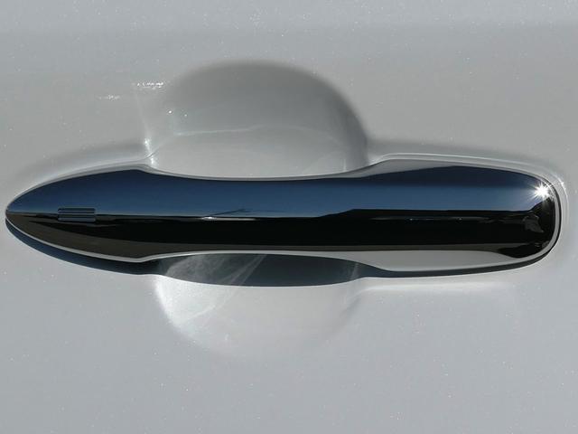 ハリアーハイブリッド Z レザーパッケージ・ナイトシェード 調光パノラマルーフ アクセサリーコンセント 1500W デジタルインナーミラー パノラミックビューモニター 置くだけ充電 ハンズフリーパワーバックドア シートヒーター シートエアコン JBL ETC(11枚目)