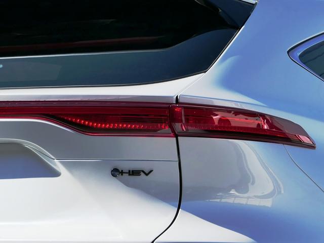 ハリアーハイブリッド Z レザーパッケージ・ナイトシェード 調光パノラマルーフ アクセサリーコンセント 1500W デジタルインナーミラー パノラミックビューモニター 置くだけ充電 ハンズフリーパワーバックドア シートヒーター シートエアコン JBL ETC(22枚目)