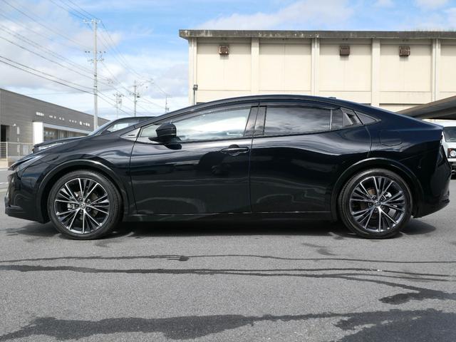 プリウス Ｚ　デジタルインナーミラー　スペアタイヤ　　サイドバイザー　パノラミックビューモニター　パワーシート　パワーバックドア　シートメモリー　ブラインドスポットモニター　ＥＴＣ２．０車載器　フルセグＴＶ　赤内装（9枚目）