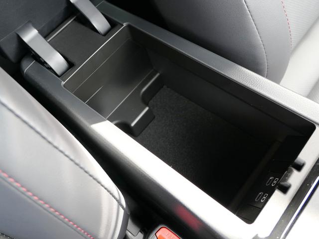 プリウス Ｚ　デジタルインナーミラー　スペアタイヤ　　サイドバイザー　パノラミックビューモニター　パワーシート　パワーバックドア　シートメモリー　ブラインドスポットモニター　ＥＴＣ２．０車載器　フルセグＴＶ　赤内装（60枚目）