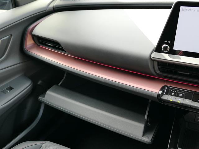 プリウス Ｚ　デジタルインナーミラー　スペアタイヤ　　サイドバイザー　パノラミックビューモニター　パワーシート　パワーバックドア　シートメモリー　ブラインドスポットモニター　ＥＴＣ２．０車載器　フルセグＴＶ　赤内装（61枚目）