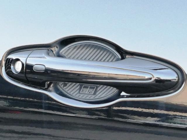 ＥＴＣ２．０車載器　前後ドライブレコーダー　ベッドライナー　パノラミックビューモニター　ナビ　クリアランスソナー　サイドバイザー　ドアハンドルプロテクター　専用グリル　アルミペダル　オーバーフェンダー