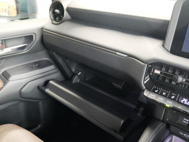 ランドクルーザー２５０ ＶＸファーストエディション　丸目ヘッドランプ　デジタルインナーミラー　ムーンルーフ　ルーフレール　パノラミックビューモニター　ブラインドスポットモニター　シートヒーター　パワーバックドア　トヨタチームメイト　　ドライブレコーダー（56枚目）