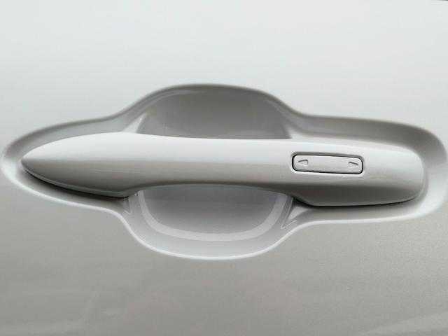 ユニバーサルステップ　デジタルミラー　寒冷地仕様　左右独立ムーンルーフ　１５００Ｗ電源　パノラミックビューモニター　シートエアコン　シートヒーター　置くだけ充電　ＥＴＣ２．０　パワーバックドア　　ＴＶ