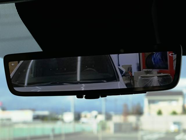 ユニバーサルステップ　デジタルミラー　寒冷地仕様　左右独立ムーンルーフ　１５００Ｗ電源　パノラミックビューモニター　シートエアコン　シートヒーター　置くだけ充電　ＥＴＣ２．０　パワーバックドア　　ＴＶ