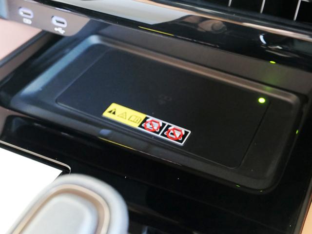 ユニバーサルステップ　デジタルミラー　寒冷地仕様　左右独立ムーンルーフ　１５００Ｗ電源　パノラミックビューモニター　シートエアコン　シートヒーター　置くだけ充電　ＥＴＣ２．０　パワーバックドア　　ＴＶ