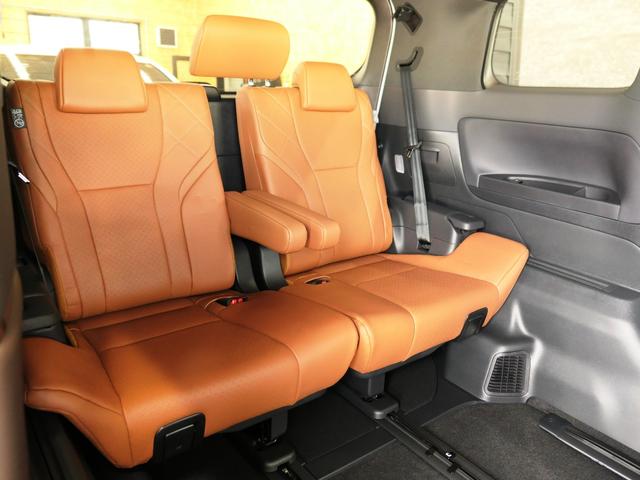 ユニバーサルステップ　デジタルミラー　寒冷地仕様　左右独立ムーンルーフ　１５００Ｗ電源　パノラミックビューモニター　シートエアコン　シートヒーター　置くだけ充電　ＥＴＣ２．０　パワーバックドア　　ＴＶ