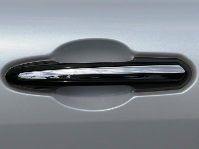 クラウンクロスオーバー Ｇアドバンスド・レザーパッケージ　モデリスタ　パノラミックビューモニター　ブラインドスポットモニター　ＡＣ１００Ｖ１５００Ｗ　ＥＴＣ２．０車載器　パワーシート　シートメモリー　パワーバックドア　シートエアコン　　デジタルインナーミラー（12枚目）