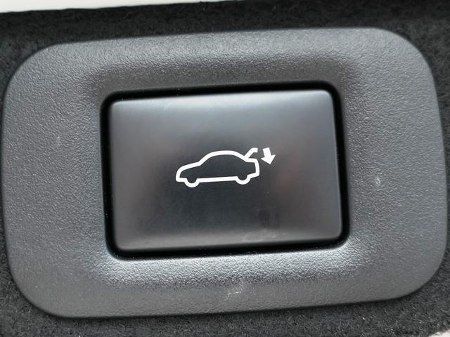 クラウンクロスオーバー Ｇアドバンスド・レザーパッケージ　モデリスタ　パノラミックビューモニター　ブラインドスポットモニター　ＡＣ１００Ｖ１５００Ｗ　ＥＴＣ２．０車載器　パワーシート　シートメモリー　パワーバックドア　シートエアコン　　デジタルインナーミラー（18枚目）