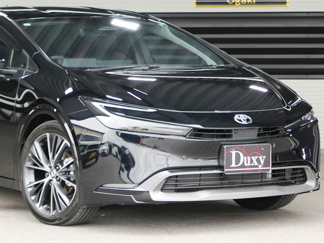 プリウス Z デジタルインナーミラー スペアタイヤ 12.3インチDA サイドバイザー パノラミックビューモニター パワーシート パワーバックドア シートメモリー ブラインドスポットモニター ETC2.0 赤内装(2枚目)