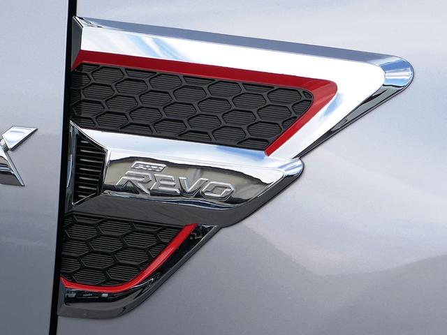 ハイラックス Ｚ　ブラックラリーエディション　ホワイトレタータイヤ　後席ディスプレイ　サイドバイザー　バックカメラ　ＥＴＣ　ＡＬＰＩＮＥ　フローティングナビ　ベッドライナー　トノカバー　バグガード　フルセグＴＶ　ドライブレコーダー　　カスタムカー（35枚目）