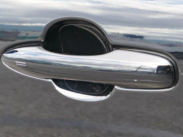 プリウス Ｚ　デジタルインナーミラー　スペアタイヤ　１２．３インチＤＡ　サイドバイザー　パノラミックビューモニター　パワーシート　パワーバックドア　シートメモリー　ブラインドスポットモニター　　ＥＴＣ２．０　赤内装（13枚目）