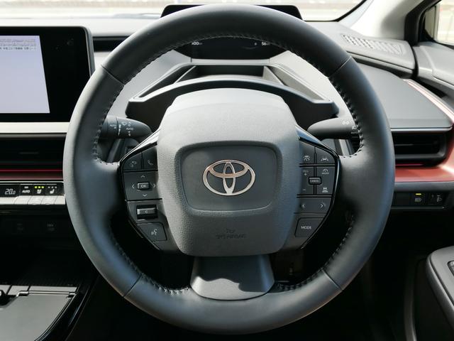 プリウス Ｚ　デジタルインナーミラー　スペアタイヤ　１２．３インチＤＡ　サイドバイザー　パノラミックビューモニター　パワーシート　パワーバックドア　シートメモリー　ブラインドスポットモニター　　ＥＴＣ２．０　赤内装（35枚目）