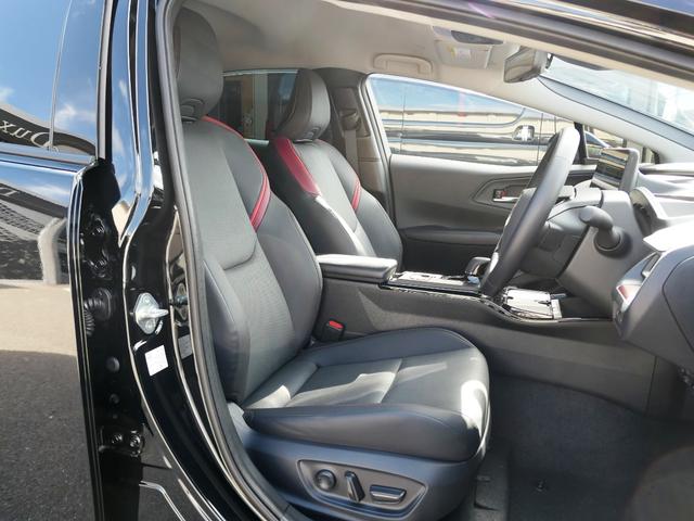 プリウス Ｚ　デジタルインナーミラー　スペアタイヤ　１２．３インチＤＡ　サイドバイザー　パノラミックビューモニター　パワーシート　パワーバックドア　シートメモリー　ブラインドスポットモニター　　ＥＴＣ２．０　赤内装（44枚目）