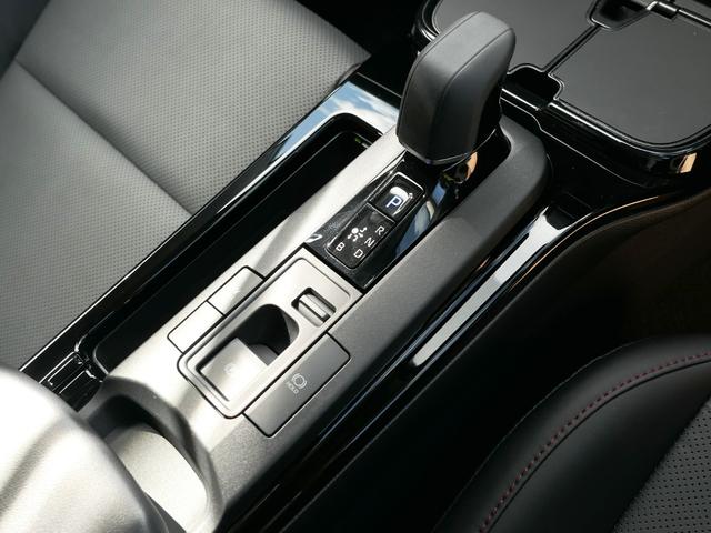 プリウス Ｚ　デジタルインナーミラー　スペアタイヤ　１２．３インチＤＡ　サイドバイザー　パノラミックビューモニター　パワーシート　パワーバックドア　シートメモリー　ブラインドスポットモニター　　ＥＴＣ２．０　赤内装（58枚目）