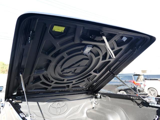 ハイラックス Z GRスポーツ ハードトノカバー ベッドライナー ETC2.0 前後ドライブレコーダー パノラミックビューモニター ナビ クリアランスソナー サイドバイザー ドアハンドルプロテクター アルミペダル オーバーフェンダー(18枚目)
