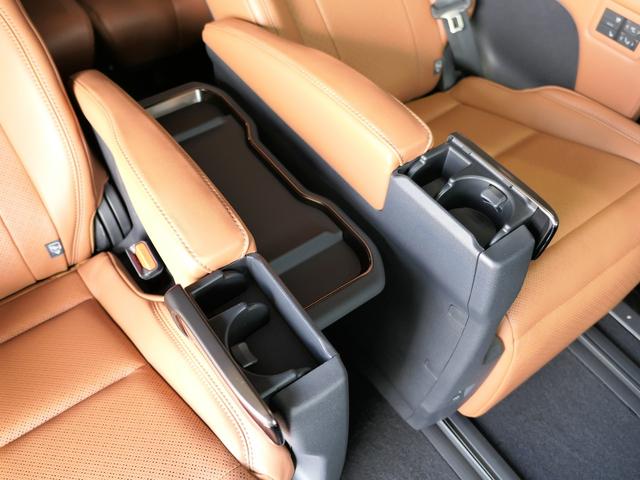 ヴェルファイアハイブリッド Ｚ　プレミア　デジタルミラー　寒冷地仕様　左右独立ムーンルーフ　ユニバーサルステップ　１５００Ｗ電源　パノラミックビューモニター　シートエアコン　シートヒーター　置くだけ充電　ＥＴＣ２．０　パワーバックドア　　ＴＶ（62枚目）