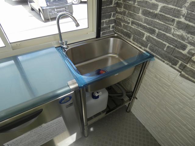 移動販売車 キッチンカー ステンレスシンク コールドテーブル 作業台 冷蔵庫 販売カウンター 跳ね上げ式販売口 4枚サッシ 室内LED照明 換気扇 漏電ブレーカー 外部電源 100Vコンセント(13枚目)