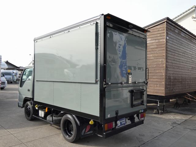 ディーゼル 4WD 移動販売車 キッチンカー ケータリングカー 跳ね上げ式販売口 3槽シンク 200L給排水タンク ガス式フライヤー 換気扇 キッチンパネル 4枚サッシ フローリングフロア(29枚目)