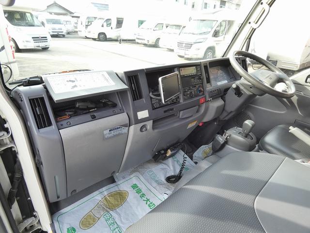 ディーゼル 4WD 移動販売車 キッチンカー ケータリングカー 跳ね上げ式販売口 3槽シンク 200L給排水タンク ガス式フライヤー 換気扇 キッチンパネル 4枚サッシ フローリングフロア(42枚目)