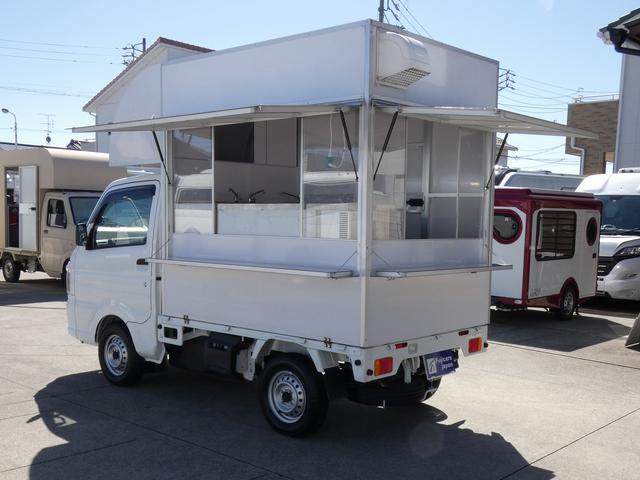 キャリイトラック 　移動販売車　キッチンカー　ケータリングカー　フードトラック　３層シンク　給水タンク１００Ｌ　排水タンク１００Ｌ　冷凍冷蔵コールドテーブル　換気扇　跳ね上げ式販売口　販売カウンター　アクリルサッシ（35枚目）