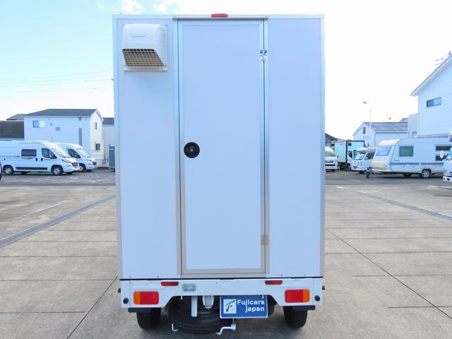 キャリイトラック キッチンカー 移動販売車 8ナンバー 200L給排水タンク 3槽シンク 100V冷蔵庫 換気扇 外部電源 ミラー型ドラレコ ACコンセント 集中ドアロック 2025年タイヤ キーレス オートライト(7枚目)