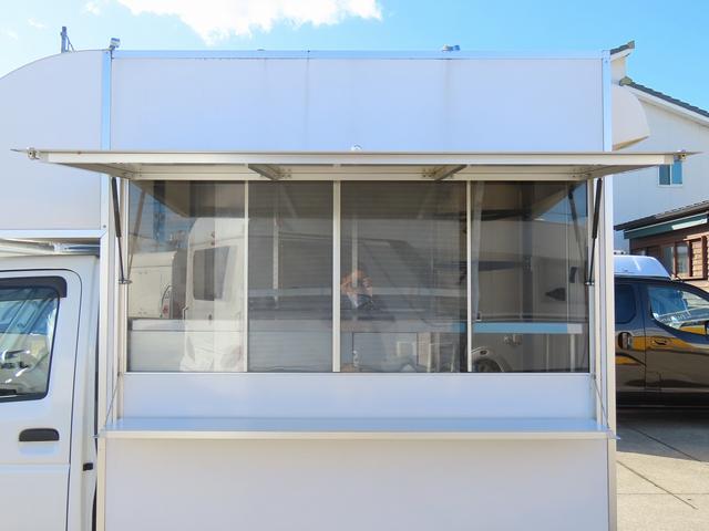 キャリイトラック キッチンカー 移動販売車 8ナンバー 200L給排水タンク 3槽シンク 100V冷蔵庫 換気扇 外部電源 ミラー型ドラレコ ACコンセント 集中ドアロック 2025年タイヤ キーレス オートライト(10枚目)