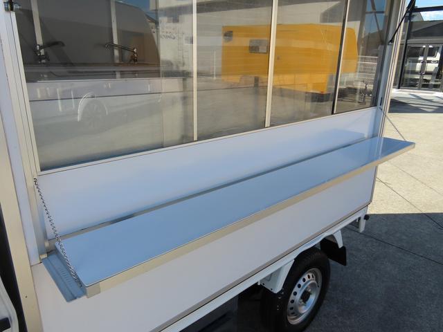 キャリイトラック キッチンカー 移動販売車 8ナンバー 200L給排水タンク 3槽シンク 100V冷蔵庫 換気扇 外部電源 ミラー型ドラレコ ACコンセント 集中ドアロック 2025年タイヤ キーレス オートライト(12枚目)