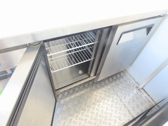 キャリイトラック キッチンカー 移動販売車 8ナンバー 200L給排水タンク 3槽シンク 100V冷蔵庫 換気扇 外部電源 ミラー型ドラレコ ACコンセント 集中ドアロック 2025年タイヤ キーレス オートライト(21枚目)