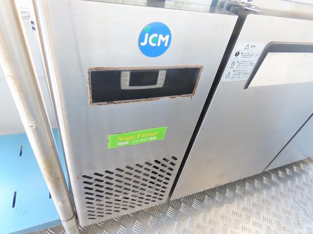 キャリイトラック キッチンカー 移動販売車 8ナンバー 200L給排水タンク 3槽シンク 100V冷蔵庫 換気扇 外部電源 ミラー型ドラレコ ACコンセント 集中ドアロック 2025年タイヤ キーレス オートライト(22枚目)