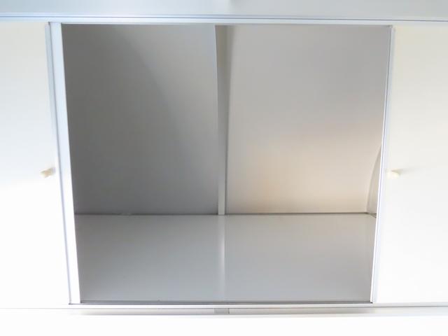 キャリイトラック キッチンカー 移動販売車 8ナンバー 200L給排水タンク 3槽シンク 100V冷蔵庫 換気扇 外部電源 ミラー型ドラレコ ACコンセント 集中ドアロック 2025年タイヤ キーレス オートライト(25枚目)