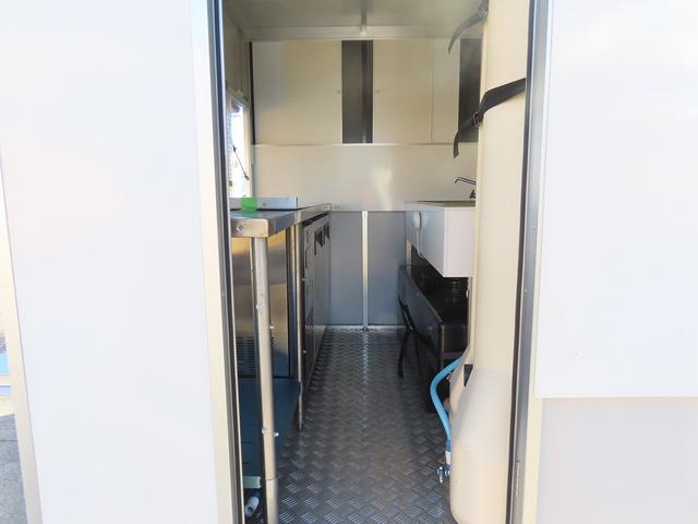 キャリイトラック キッチンカー 移動販売車 8ナンバー 200L給排水タンク 3槽シンク 100V冷蔵庫 換気扇 外部電源 ミラー型ドラレコ ACコンセント 集中ドアロック 2025年タイヤ キーレス オートライト(44枚目)