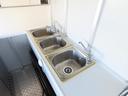 キッチンカー 移動販売車 8ナンバー 200L給排水タンク 3槽シンク 100V冷蔵庫 換気扇 外部電源 ミラー型ドラレコ ACコンセント 集中ドアロック 2025年タイヤ キーレス オートライト(43枚目)