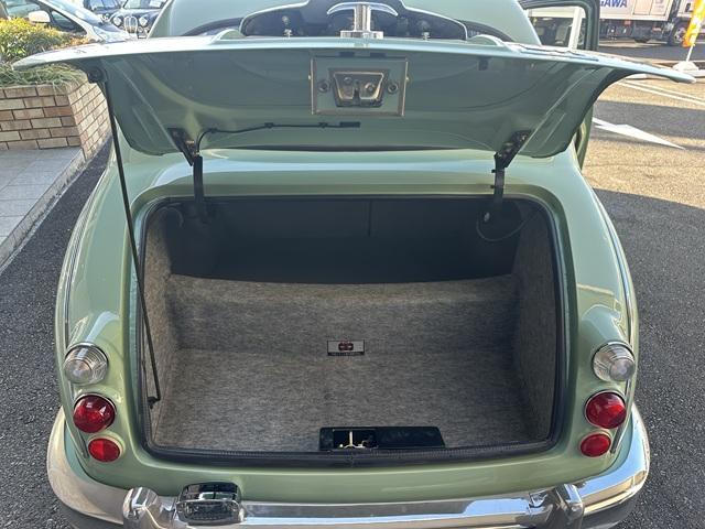 �r���[�g�̓����ł����O�Ɖ��ɂ��ꂼ��ב�X�y�[�X������܂��B