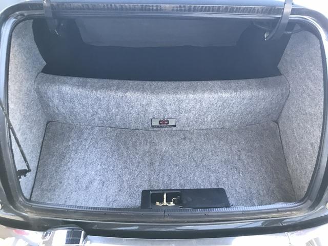 �g�����N���[���ł��B�J���鎞�͓˂�����_���g�p���܂��B�����͉��s��������܂��B