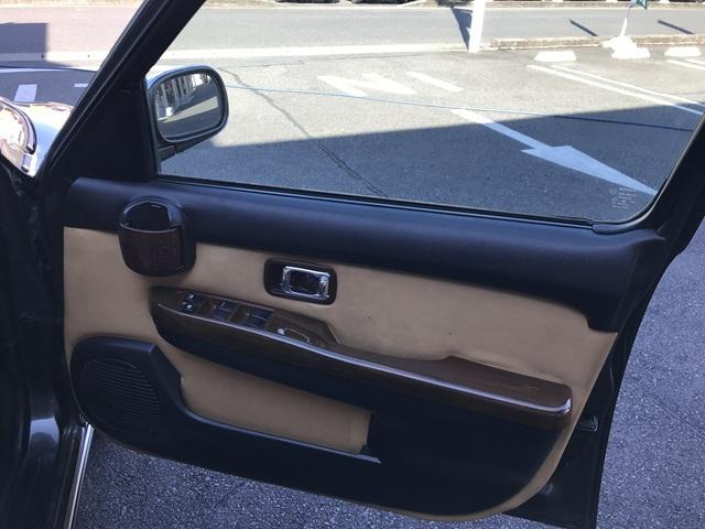 �^�]�Ȃ̃h�A�n���h���ł��B����������ȃV�[�g�Ɠ��F�ł��B