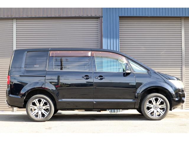 デリカＤ：５ Ｇ　パワーパッケージ　両側パワースライドドア　社外ナビ　地デジ　Ｂｌｕｅｔｏｏｔｈ　Ｂカメラ　ＥＴＣ　ドラレコ　後席フリップダウンモニター　クルーズコントロール　スマートキー　ＨＩＤヘッドライト　純正アルミ　７人乗り（4枚目）