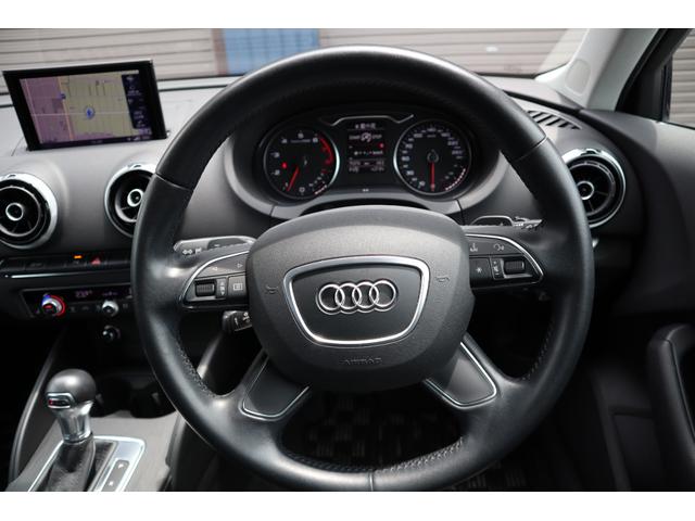 スポーツバック１．４ＴＦＳＩ　黒革　前席パワーシート　シートヒーター　純正ナビ・フルセグＴＶ・Ｂｌｕｅｔｏｏｔｈ　Ｂカメラ　ＥＴＣ　ＡＵＤＩプレセンス　アダプティブクルーズコントロール　パークセンサー　ＨＩＤ　純正１６インチＡＷ(11枚目)