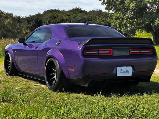 ダッジ・チャレンジャー Ｒ／Ｔ　後期型　ボディーコーティング済み　ワイドボディー　Ｂｏｒｌａマフラー　サンルーフ　２０１９年モデル　社外２０インチＡＷ　ビルシュタイン　ＡｐｐｌｅＣａｒＰｌａｙ　１年中古並行　オートチェック有り（8枚目）